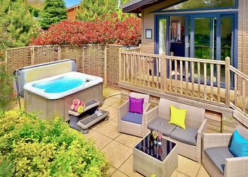 Spa Enchant - Raywell Hall Country Lodges, Raywell, Beverley