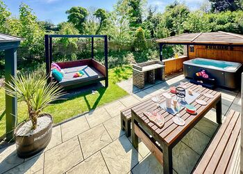 Spa Rhapsody - Raywell Hall Country Lodges, Raywell, Beverley