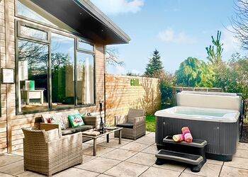 Spa Harmony (Pet) - Raywell Hall Country Lodges, Raywell, Beverley