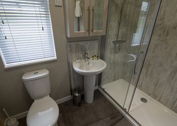 Woodland Spa (Pet) - Raywell Hall Country Lodges, Raywell, Beverley