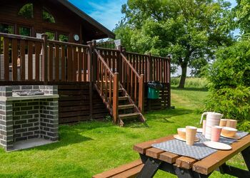 Beechwood Spa (Pet) - Raywell Hall Country Lodges, Raywell, Beverley