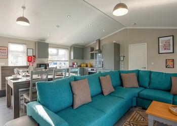 Spa SensationSauna & Hot Tub - Raywell Hall Country Lodges, Raywell, Beverley