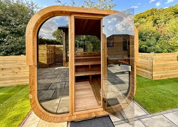 Spa Sensation (Sauna & Hot Tub) - Raywell Hall Country Lodges, Raywell, Beverley