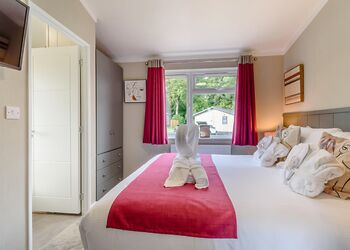 Spa SensationSauna & Hot Tub - Raywell Hall Country Lodges, Raywell, Beverley