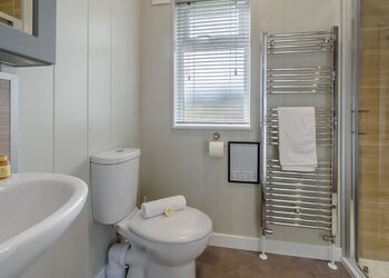 Spa SensationSauna & Hot Tub - Raywell Hall Country Lodges, Raywell, Beverley