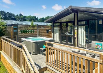 Spa Amour - Raywell Hall Country Lodges, Raywell, Beverley