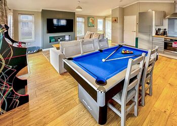 Nut Wood Spa (Pet Garden) - Raywell Hall Country Lodges, Raywell, Beverley