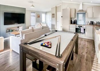 Fernwood Spa (Pet Garden) - Raywell Hall Country Lodges, Raywell, Beverley