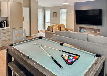 Fernwood Spa (Pet Garden) - Raywell Hall Country Lodges, Raywell, Beverley