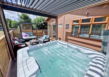 Spa Reflection - Raywell Hall Country Lodges, Raywell, Beverley