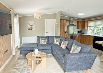 Spa Reflection - Raywell Hall Country Lodges, Raywell, Beverley