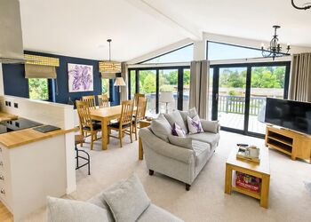 Oakwood Spa - Raywell Hall Country Lodges, Raywell, Beverley