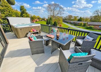 Oakwood Spa - Raywell Hall Country Lodges, Raywell, Beverley