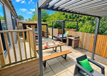 Applewood Spa - Raywell Hall Country Lodges, Raywell, Beverley