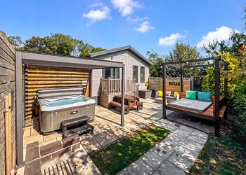 Spa Romance - Raywell Hall Country Lodges, Raywell, Beverley