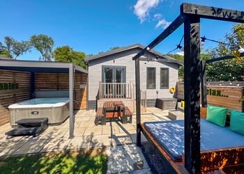 Spa Romance - Raywell Hall Country Lodges, Raywell, Beverley