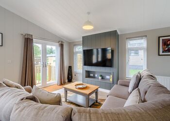 Spa Romance - Raywell Hall Country Lodges, Raywell, Beverley