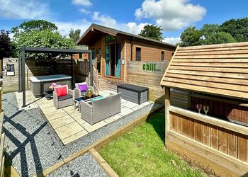 Spa Hideaway - Raywell Hall Country Lodges, Raywell, Beverley