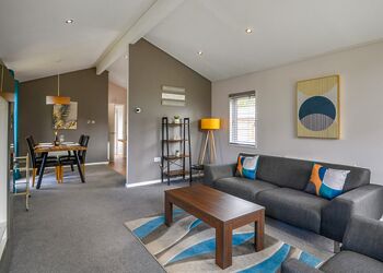 Spa Hideaway - Raywell Hall Country Lodges, Raywell, Beverley