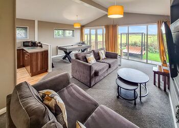 Spa View - Raywell Hall Country Lodges, Raywell, Beverley