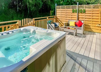 Sunset Spa - Raywell Hall Country Lodges, Raywell, Beverley