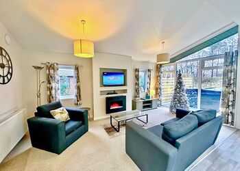 Sunset Spa - Raywell Hall Country Lodges, Raywell, Beverley