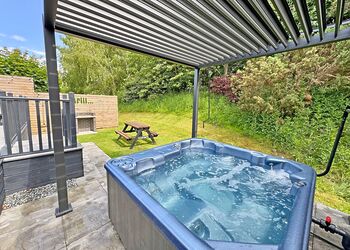 Sundown Spa - Raywell Hall Country Lodges, Raywell, Beverley