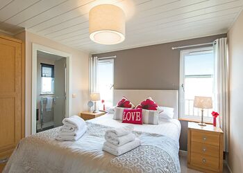 Sundown Spa - Raywell Hall Country Lodges, Raywell, Beverley