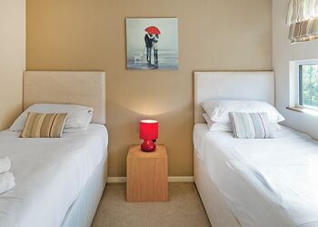 Sundown Spa - Raywell Hall Country Lodges, Raywell, Beverley