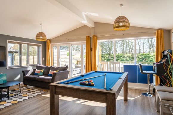 Spa Escape (Pet Garden & EV charger) - Raywell Hall Country Lodges, Raywell, Beverley