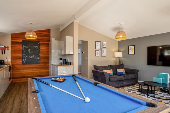 Spa Escape (Pet Garden & EV charger) - Raywell Hall Country Lodges, Raywell, Beverley