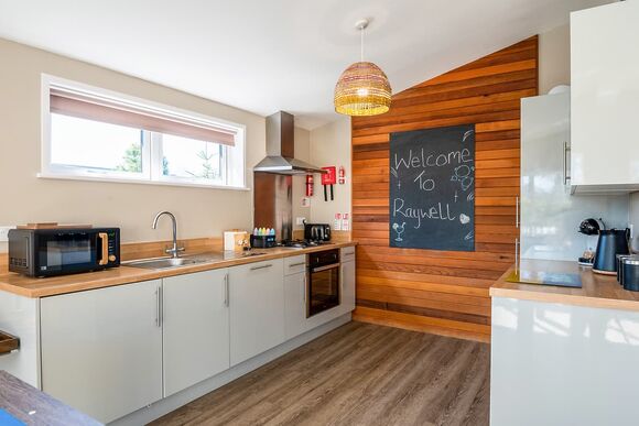 Spa Escape (Pet Garden & EV charger) - Raywell Hall Country Lodges, Raywell, Beverley