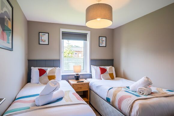 Spa Escape (Pet Garden & EV charger) - Raywell Hall Country Lodges, Raywell, Beverley