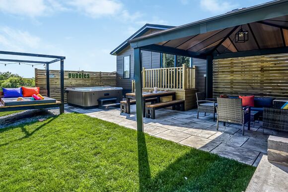 Dreamwood Spa - Raywell Hall Country Lodges, Raywell, Beverley