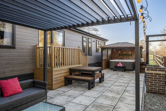 Spa Ovation - Raywell Hall Country Lodges, Raywell, Beverley