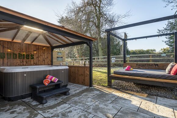 Spa Ovation - Raywell Hall Country Lodges, Raywell, Beverley