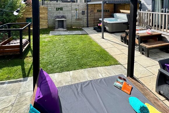 Twilight Spa (Pet Garden) - Raywell Hall Country Lodges, Raywell, Beverley