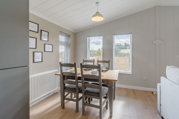 Twilight Spa (Pet Garden) - Raywell Hall Country Lodges, Raywell, Beverley