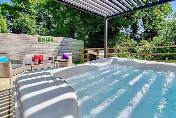 Springwood Spa - Raywell Hall Country Lodges, Raywell, Beverley