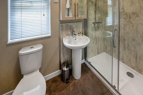 Springwood Spa - Raywell Hall Country Lodges, Raywell, Beverley