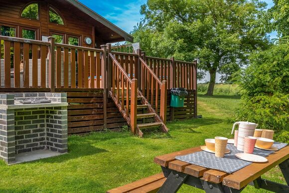 Amblewood Spa (Pet) - Raywell Hall Country Lodges, Raywell, Beverley