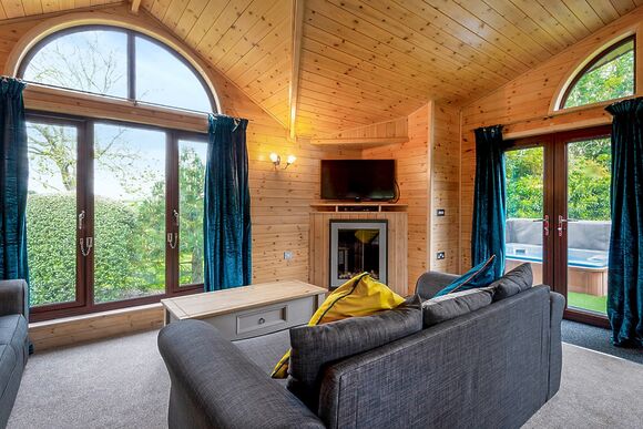 Amblewood Spa (Pet) - Raywell Hall Country Lodges, Raywell, Beverley