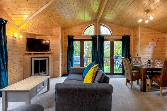 Amblewood Spa (Pet) - Raywell Hall Country Lodges, Raywell, Beverley
