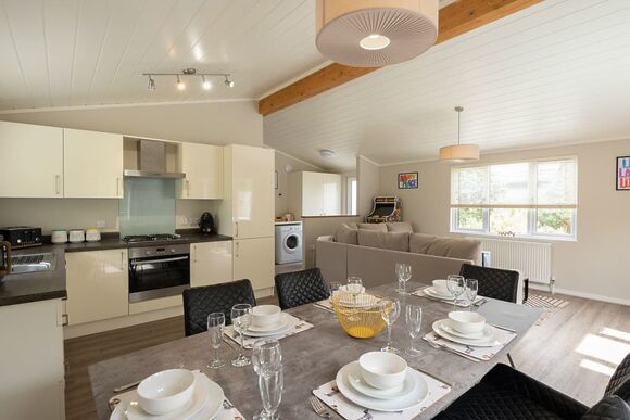 Spa Castaway (Pet Garden) - Raywell Hall Country Lodges, Raywell, Beverley