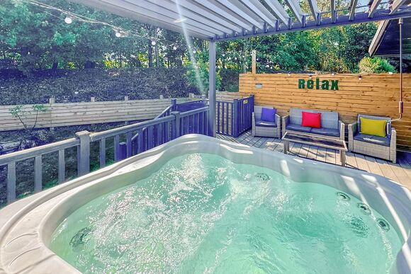Spa Dreamaway (Pet Garden) - Raywell Hall Country Lodges, Raywell, Beverley