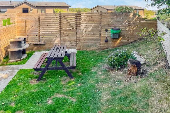 Spa Dreamaway (Pet Garden) - Raywell Hall Country Lodges, Raywell, Beverley