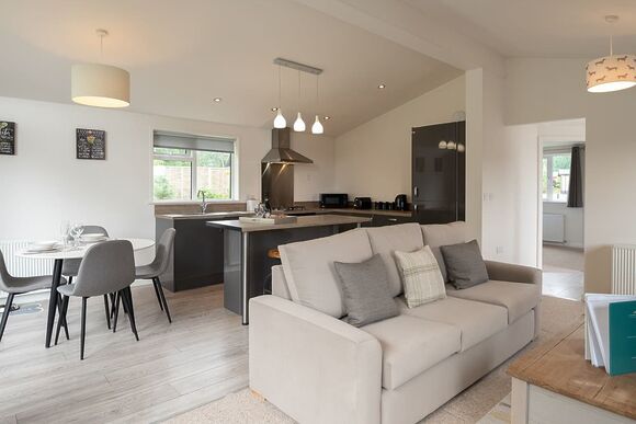 Spa Dreamaway (Pet Garden) - Raywell Hall Country Lodges, Raywell, Beverley