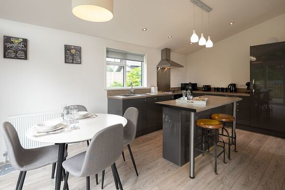 Spa Dreamaway (Pet Garden) - Raywell Hall Country Lodges, Raywell, Beverley