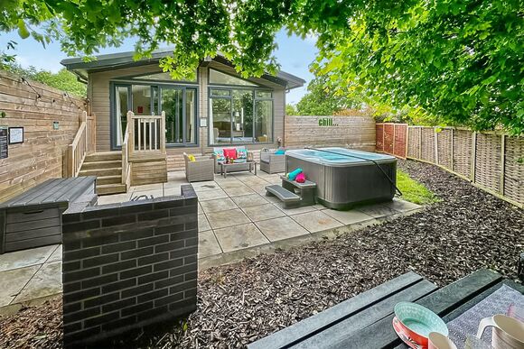 Spa Harmony (Pet Garden) - Raywell Hall Country Lodges, Raywell, Beverley