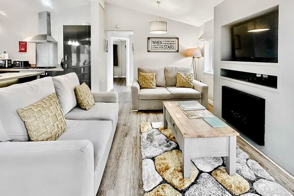 Spa Harmony (Pet Garden) - Raywell Hall Country Lodges, Raywell, Beverley